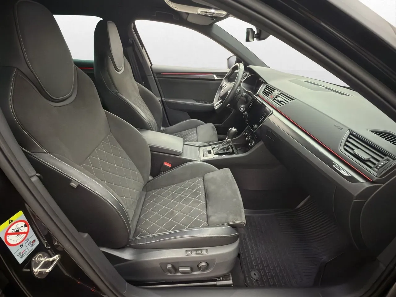 Vehicle image 25