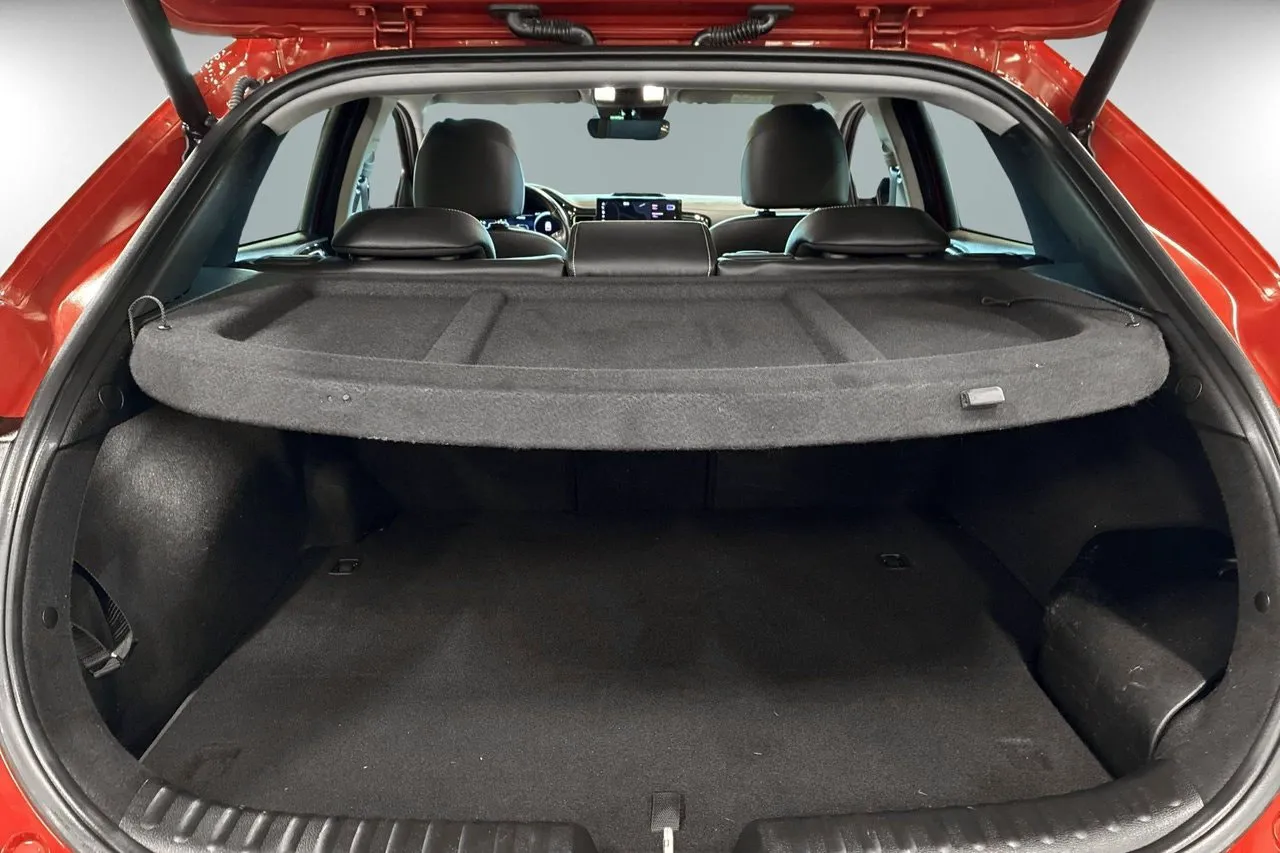 Vehicle image 15