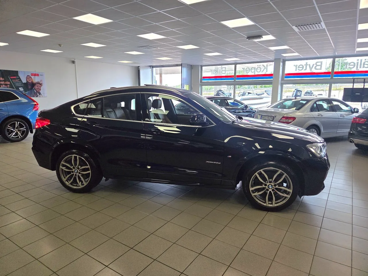 Vehicle image 15