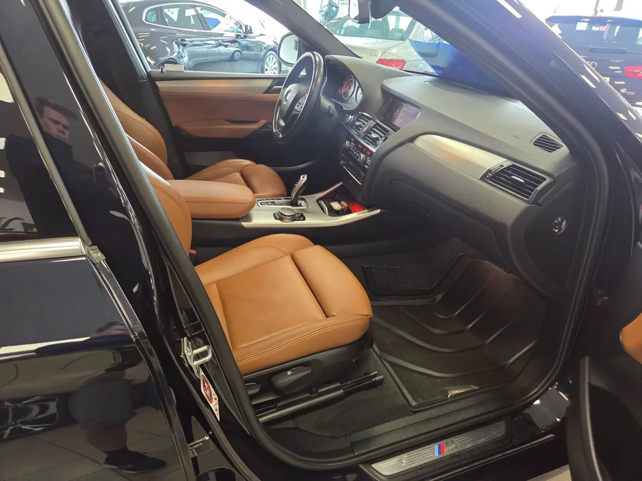 Vehicle image 16