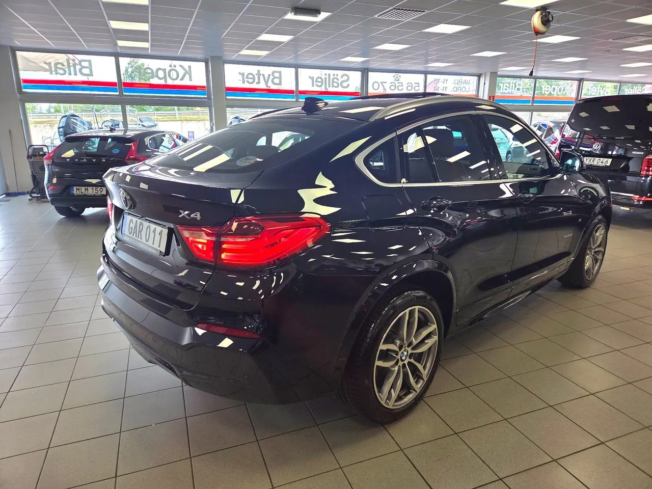 Vehicle image 13