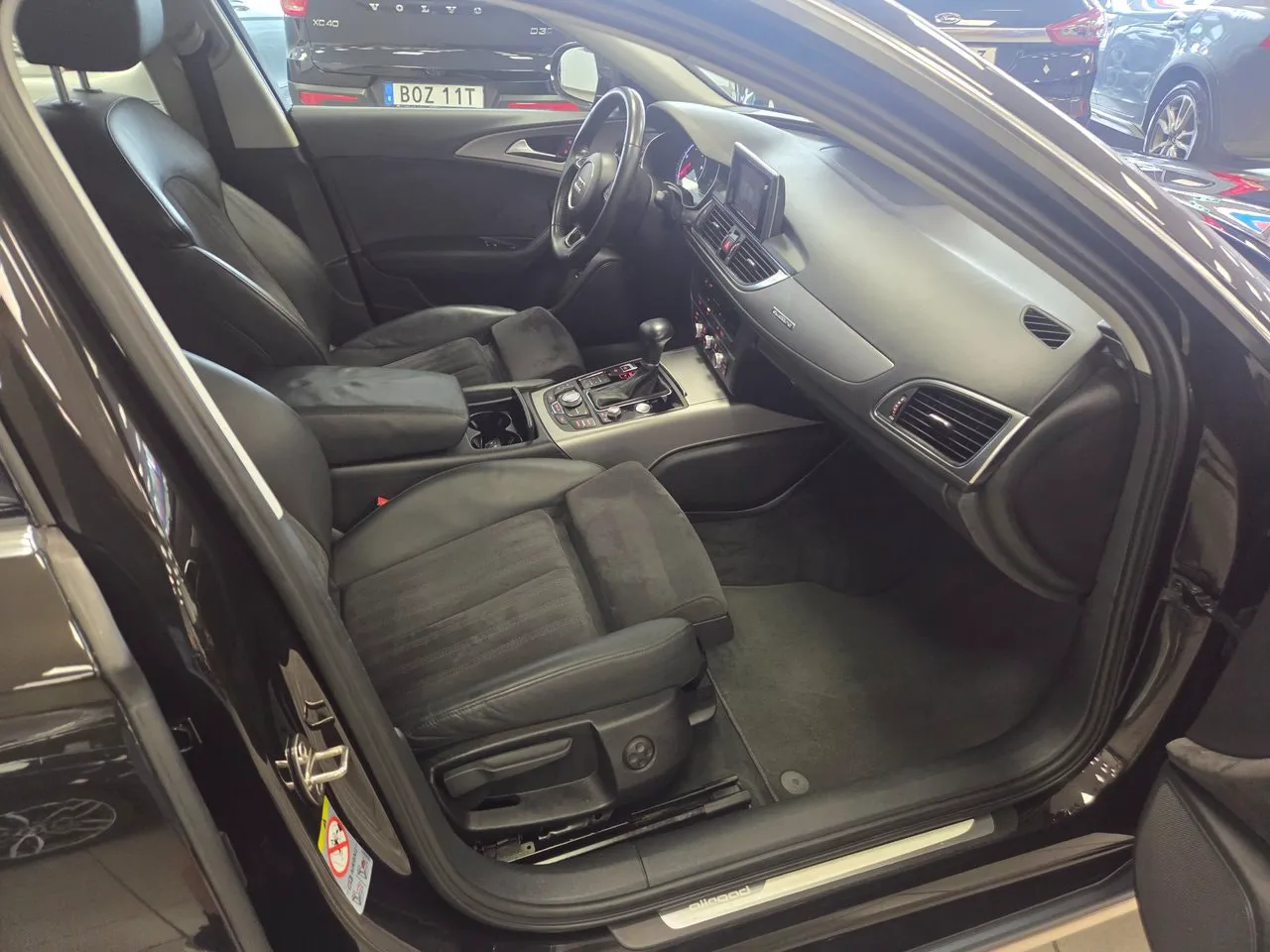 Vehicle image 14