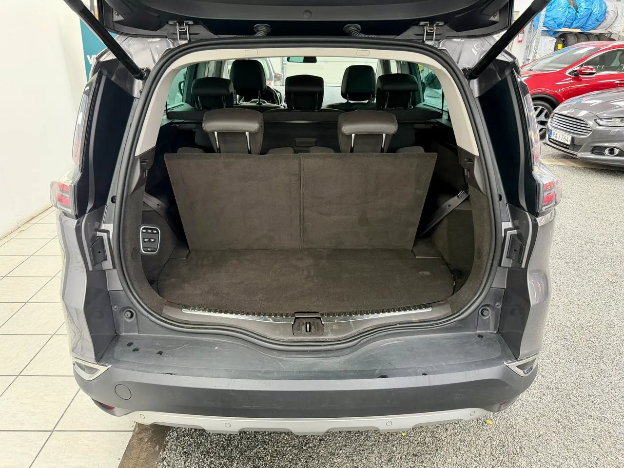 Vehicle image 19