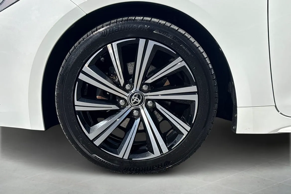 Vehicle image 15