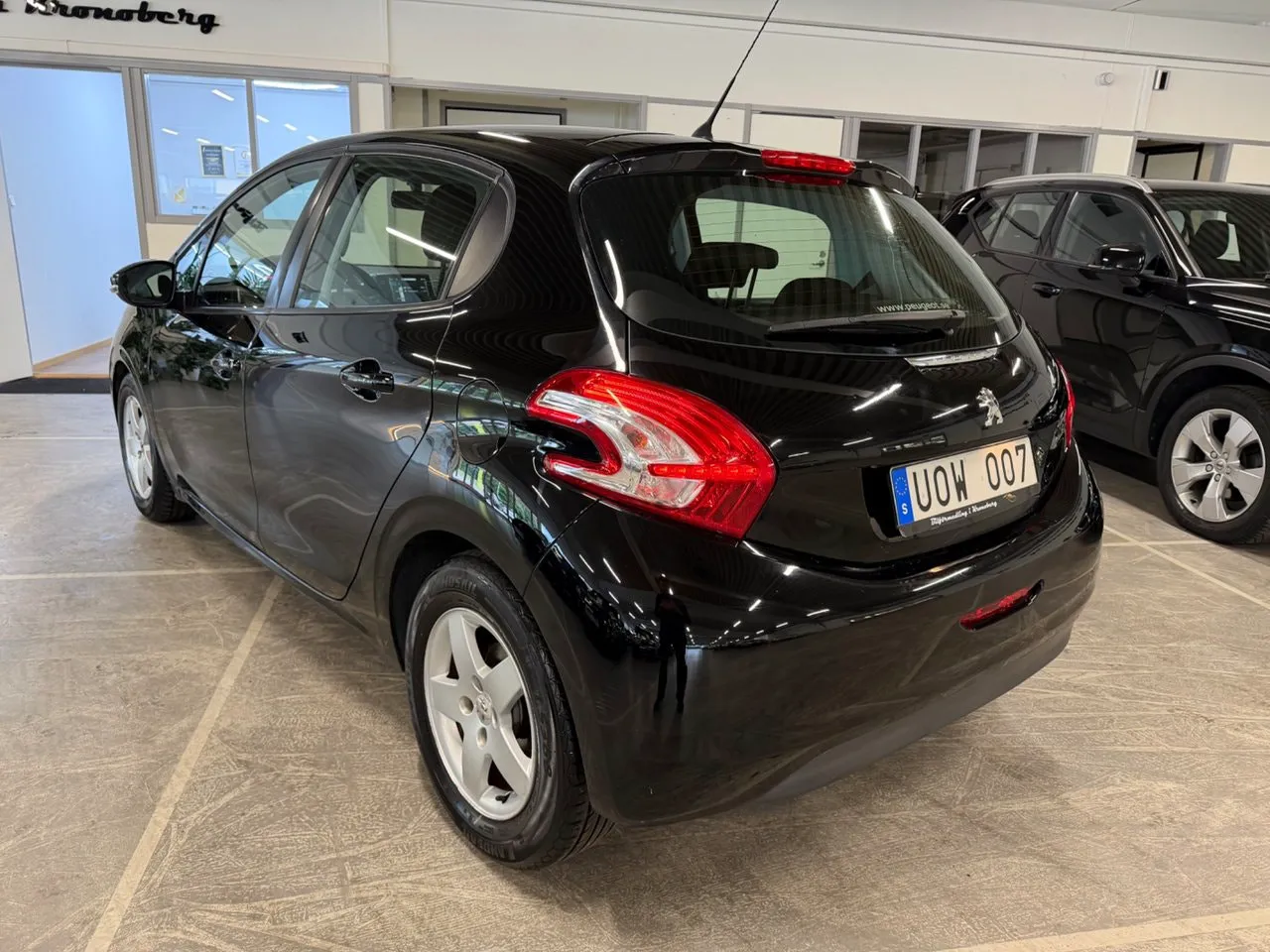 Vehicle image 3