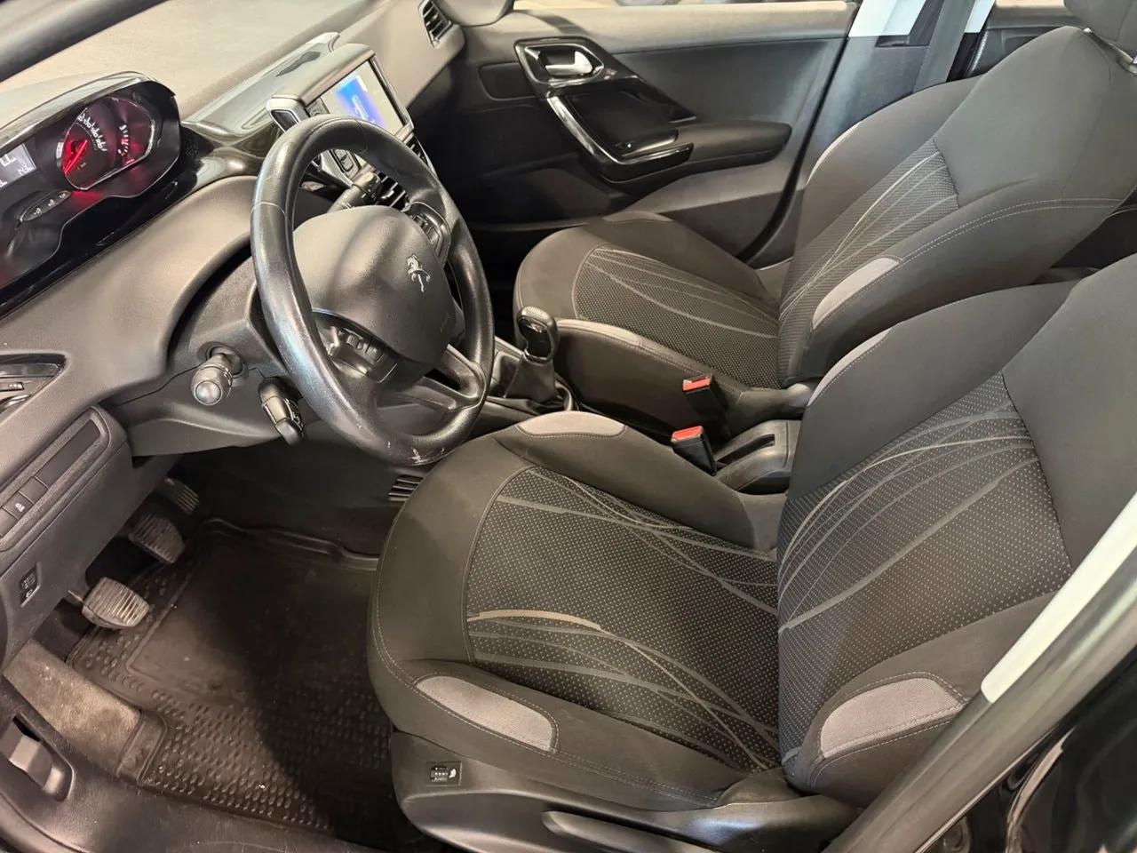 Vehicle image 8