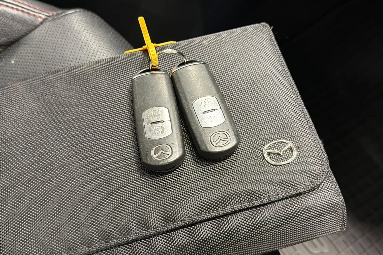 Vehicle image 24