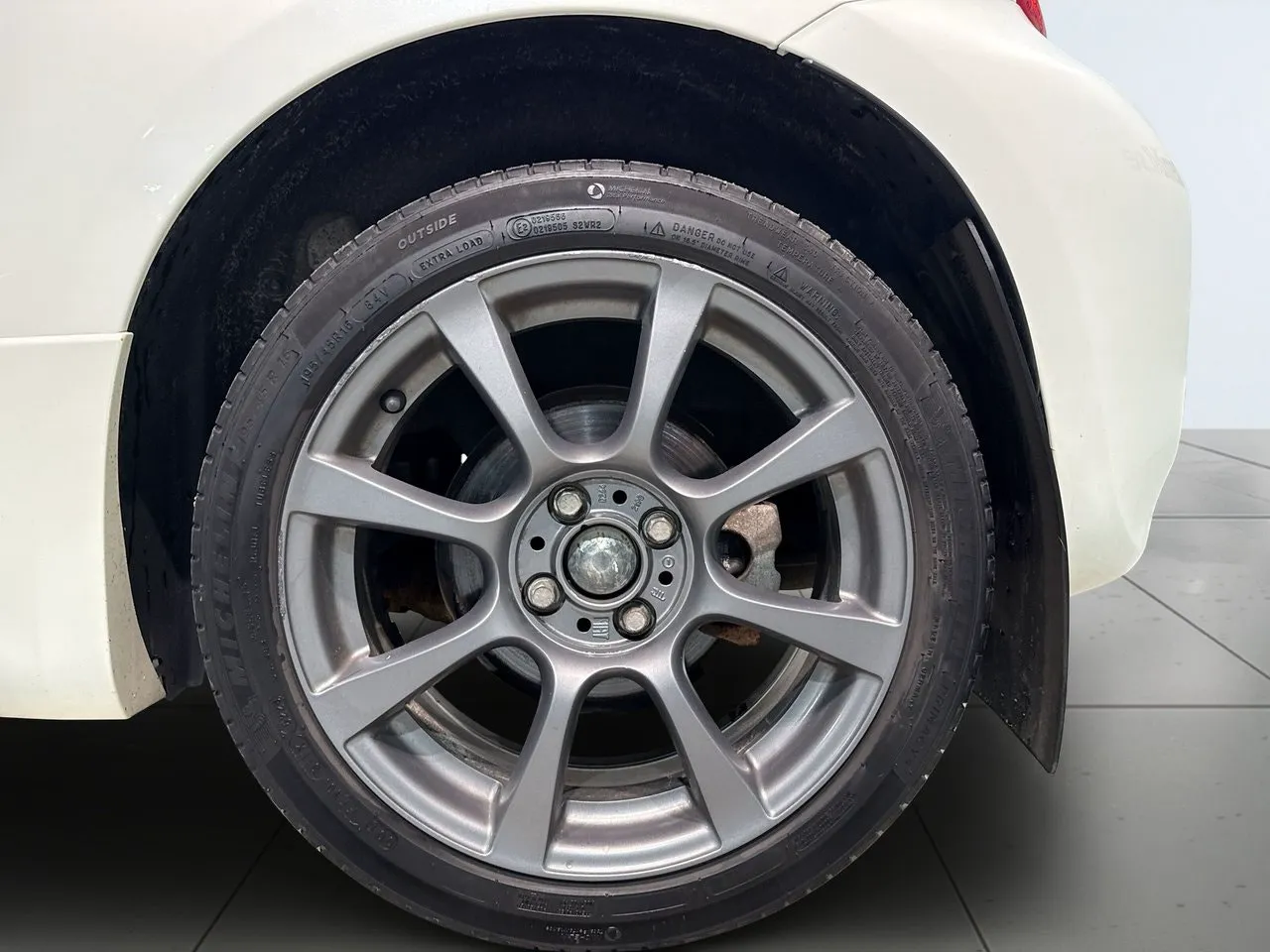 Vehicle image 13