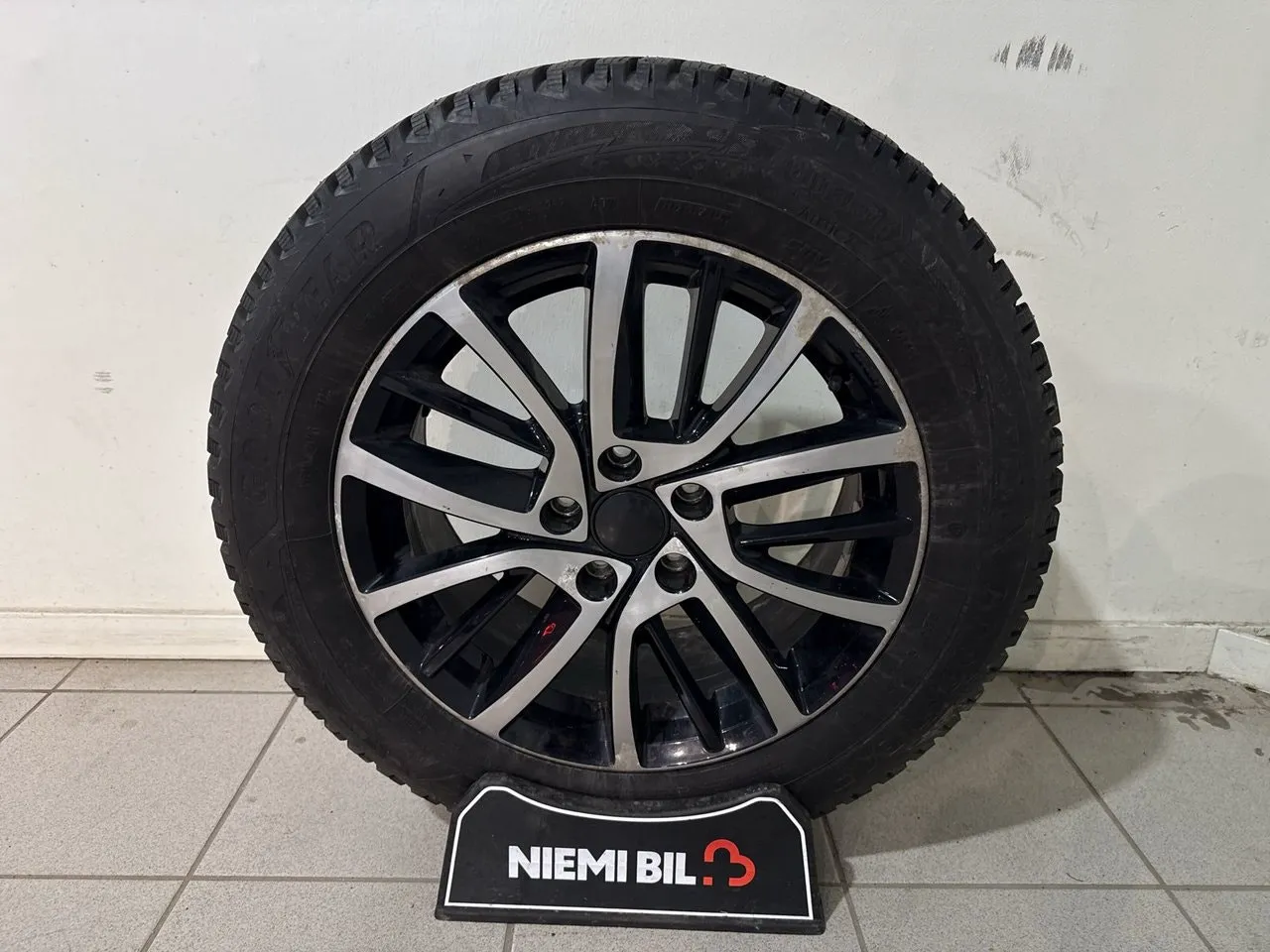 Vehicle image 18