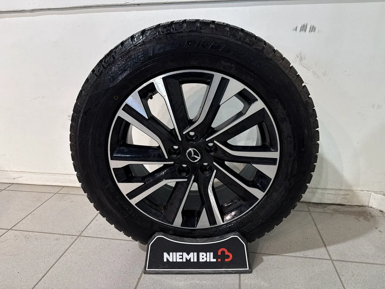 Vehicle image 16