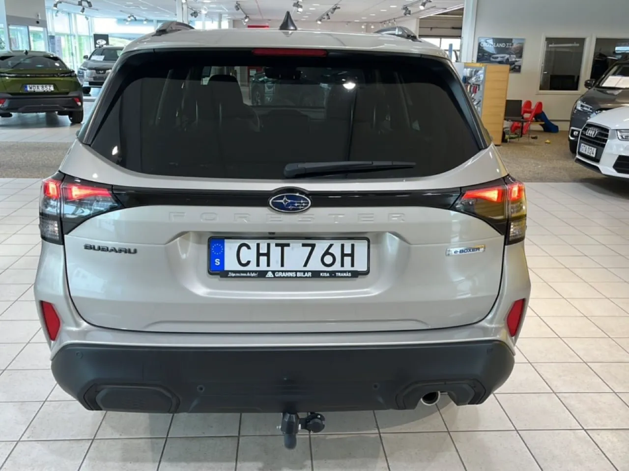Vehicle image 4