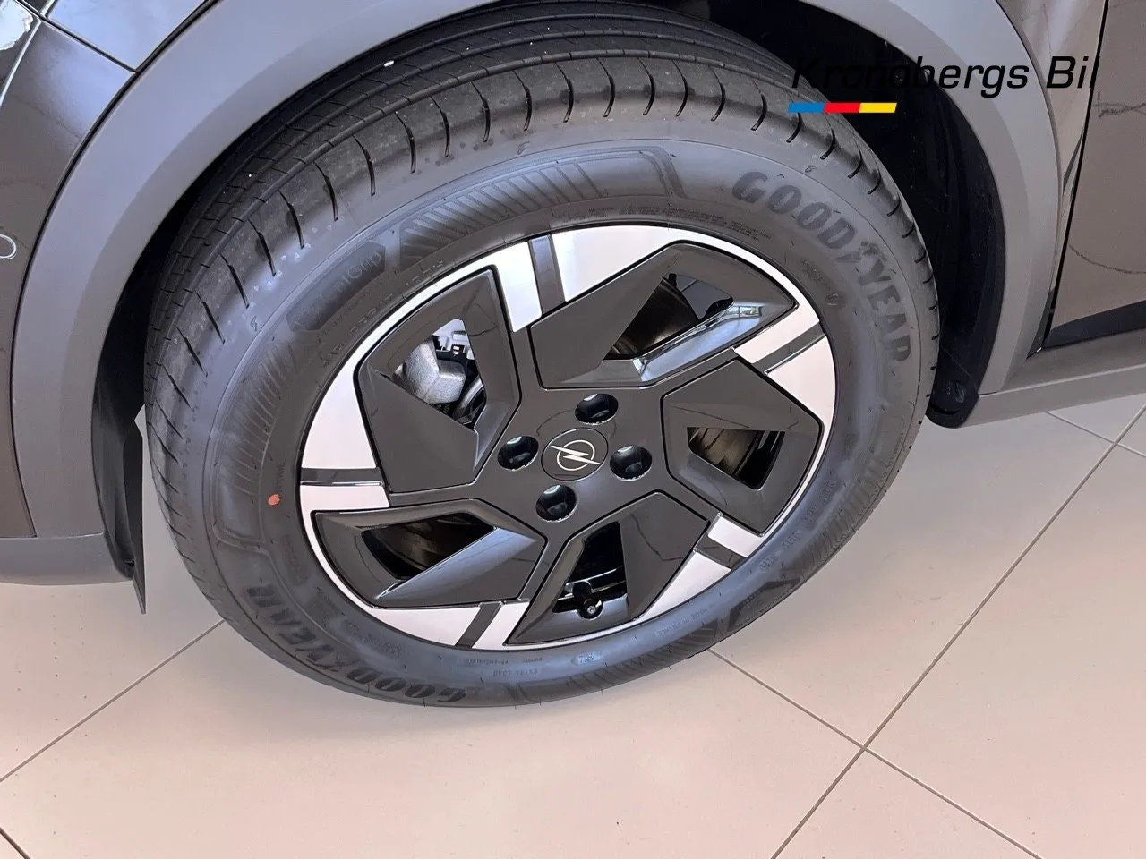 Vehicle image 15