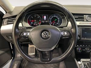 Volkswagen Passat bild 10