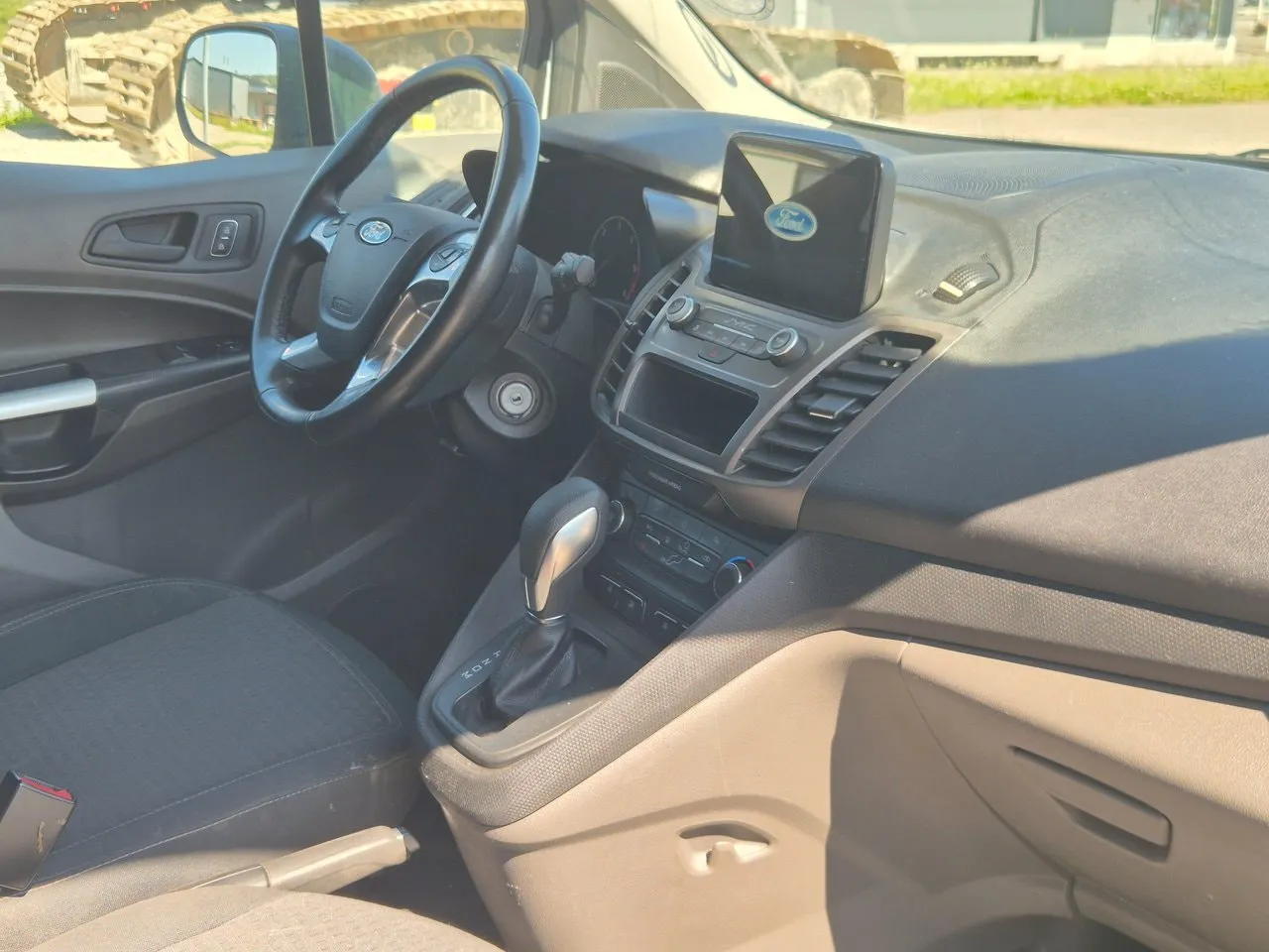 Vehicle image 8