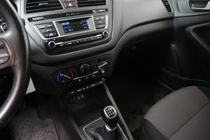Hyundai i20 bild 17