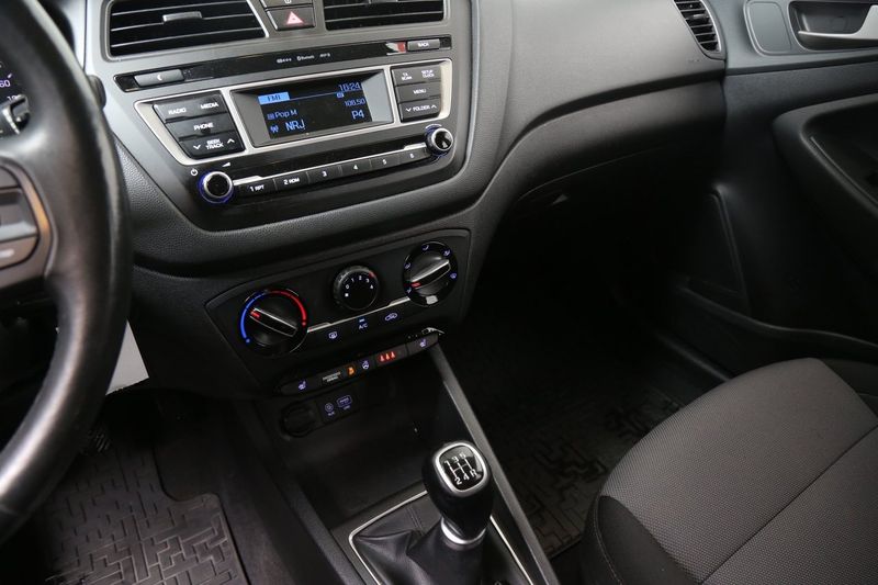 Hyundai i20 bild 17