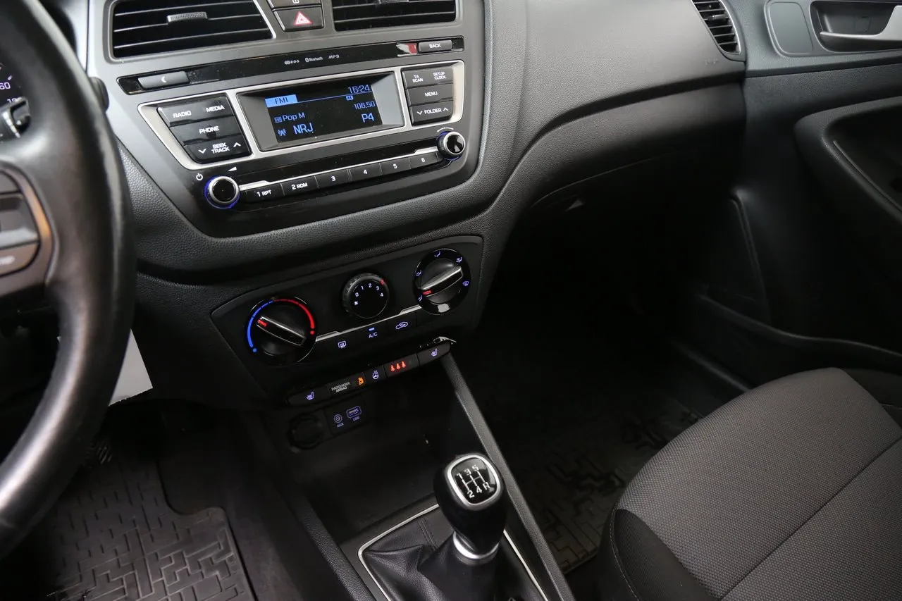 Vehicle image 16