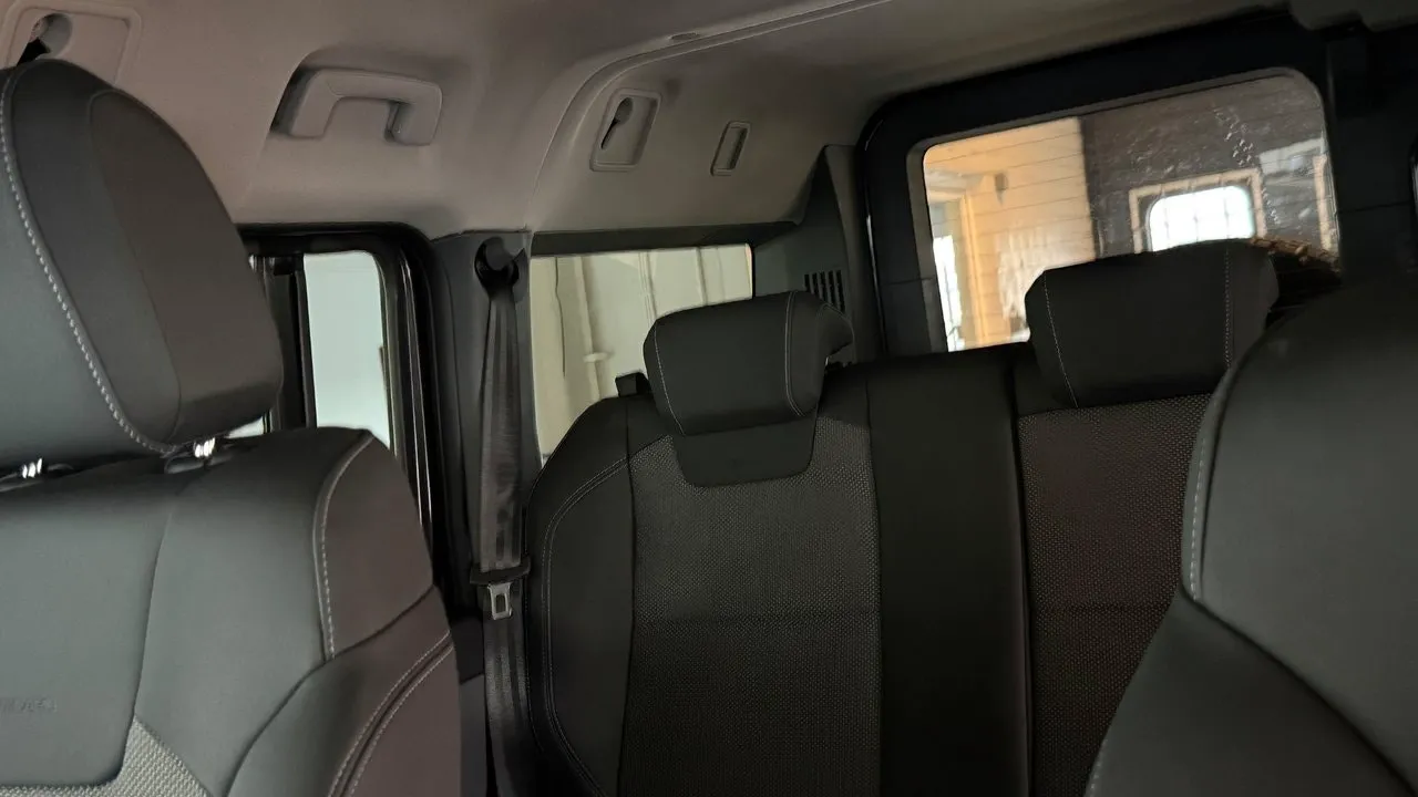 Vehicle image 27