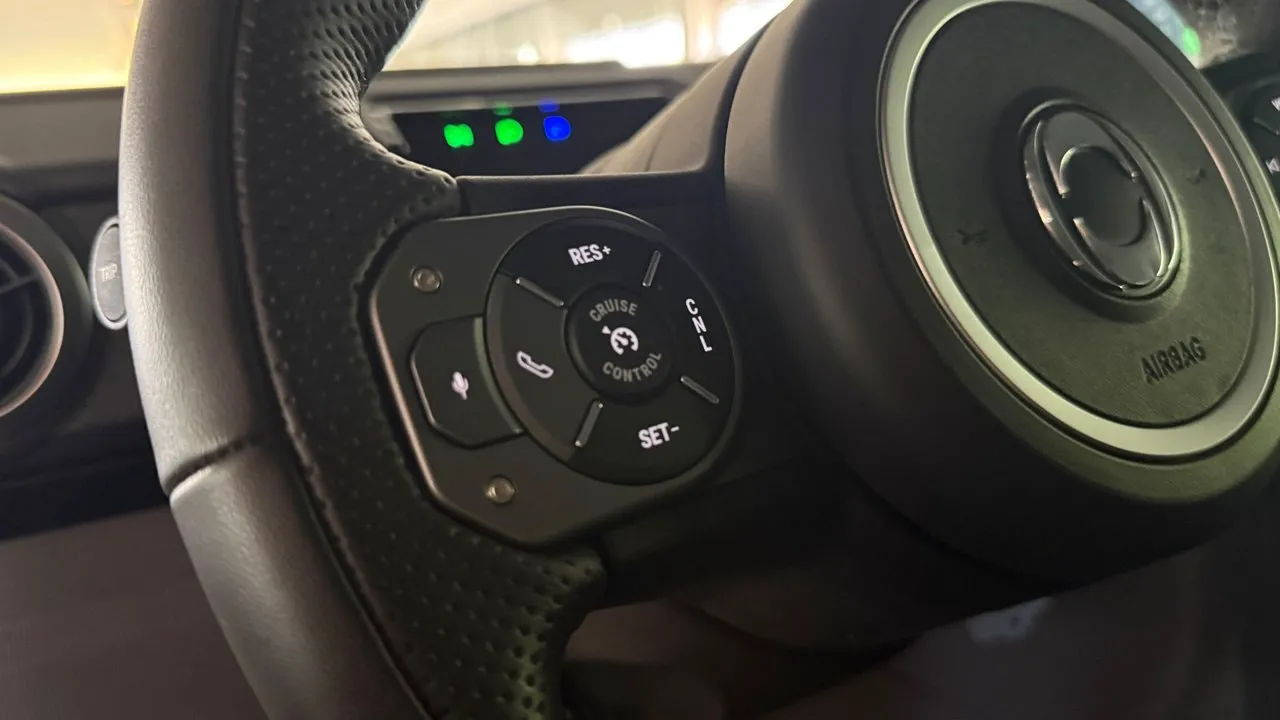 Vehicle image 32