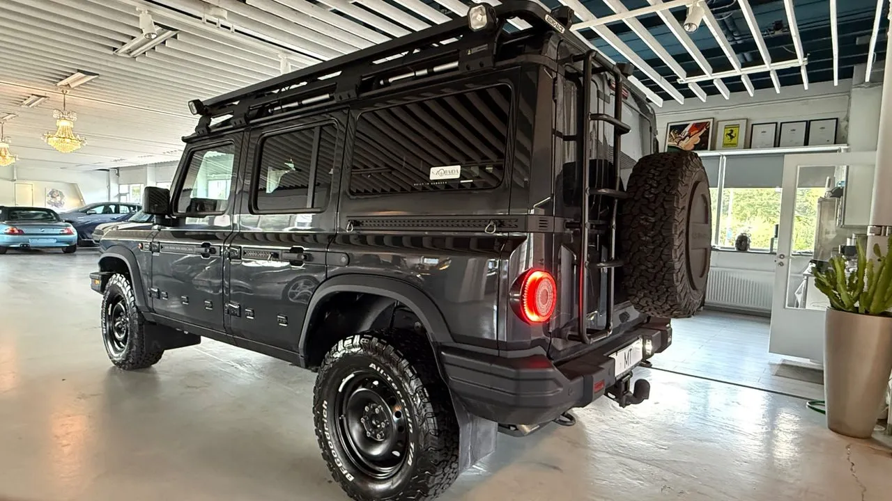 Vehicle image 13
