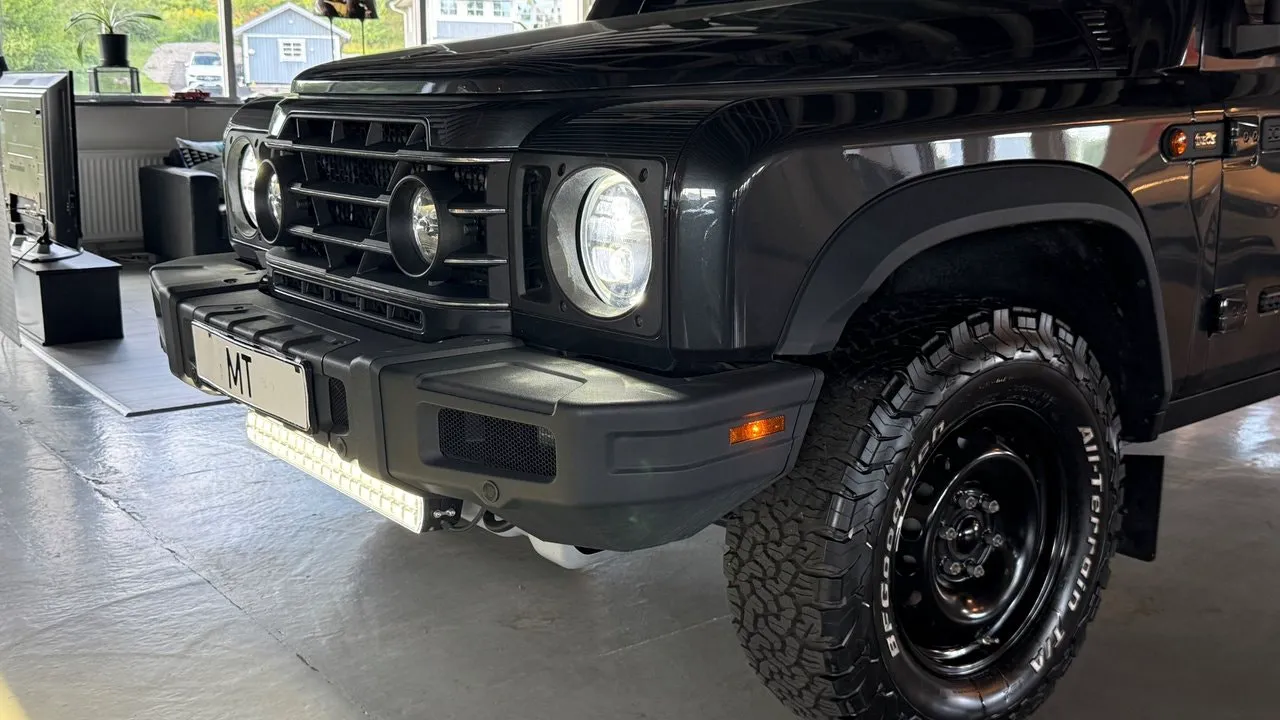 Vehicle image 30