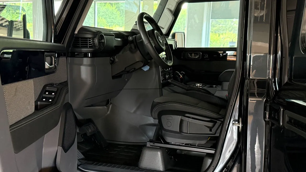 Vehicle image 18