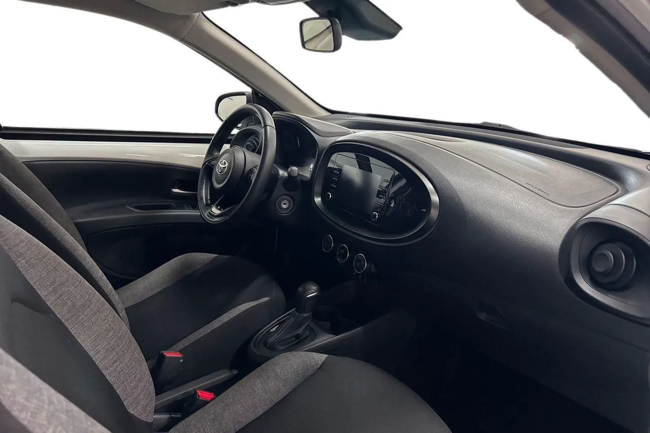 Vehicle image 14