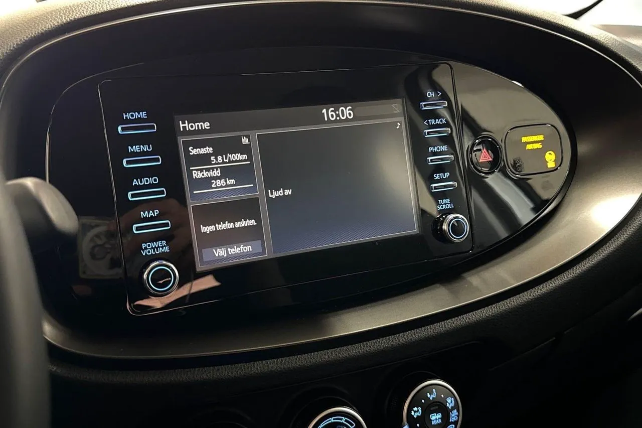 Vehicle image 18