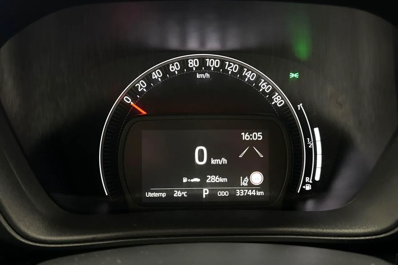 Vehicle image 16