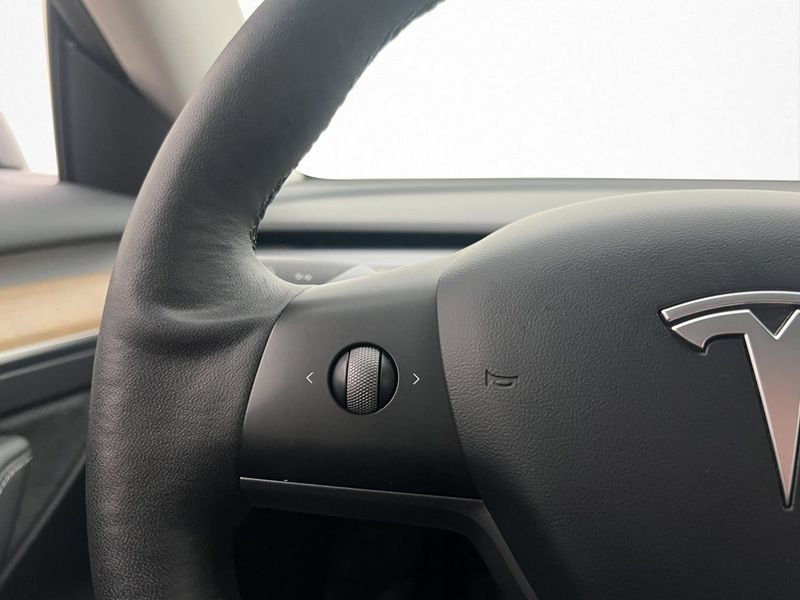 Tesla Model 3 bild 17