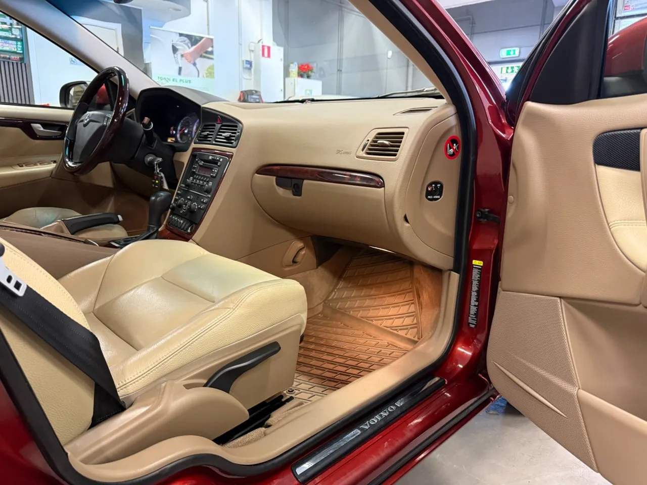 Vehicle image 21