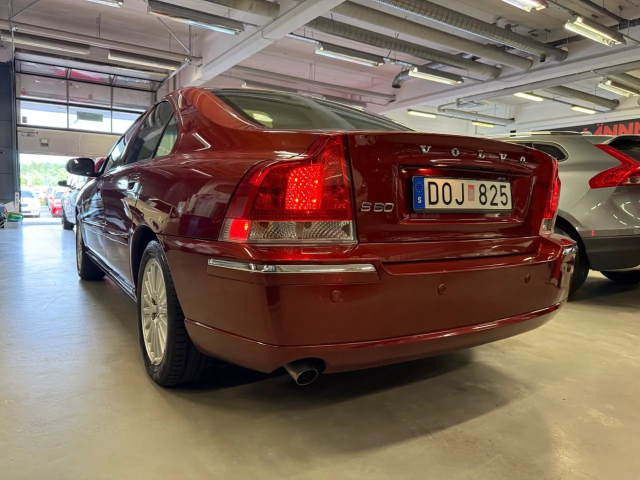 Vehicle image 7