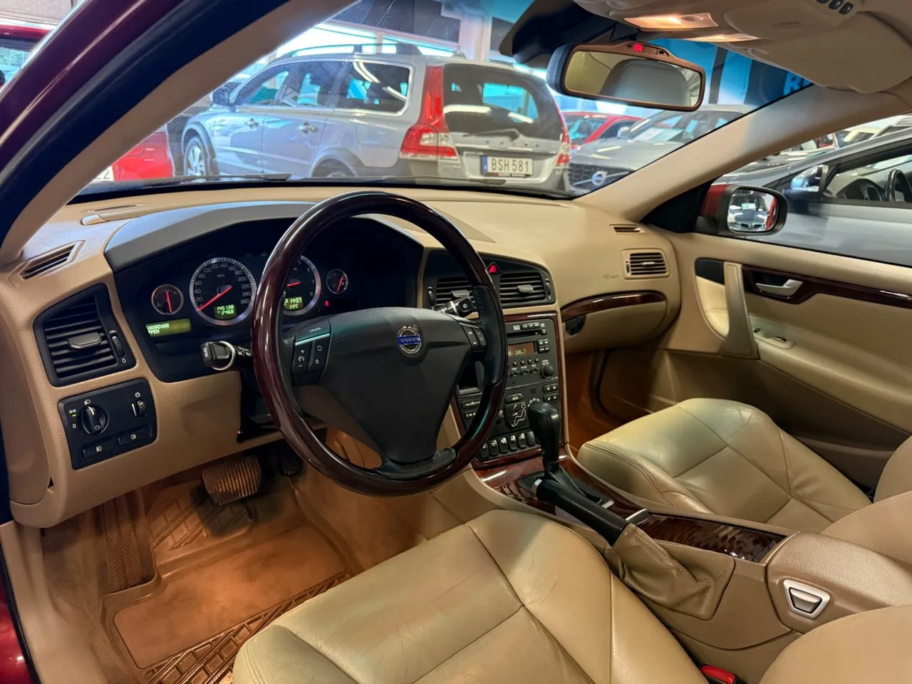 Vehicle image 14