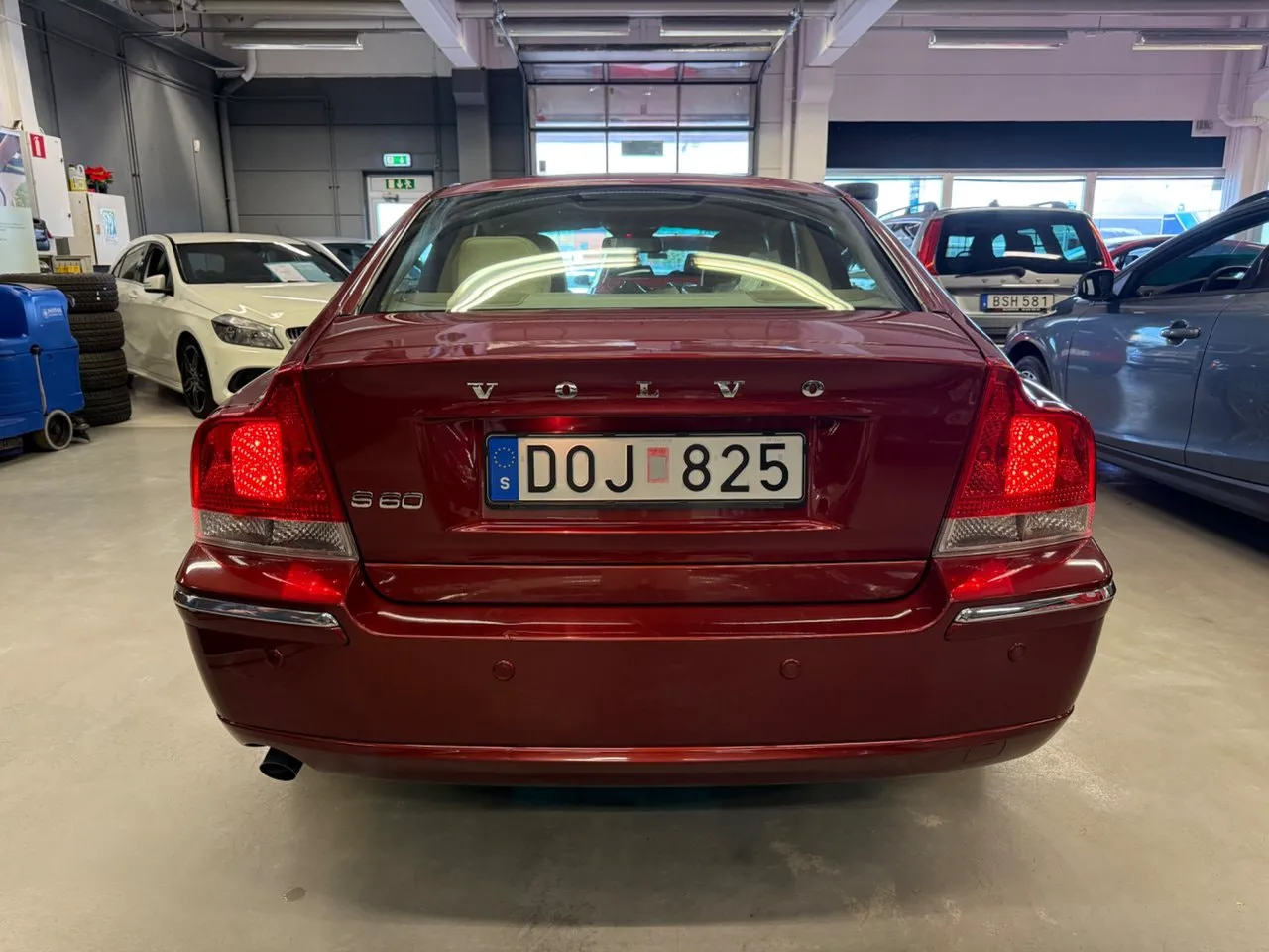 Vehicle image 6