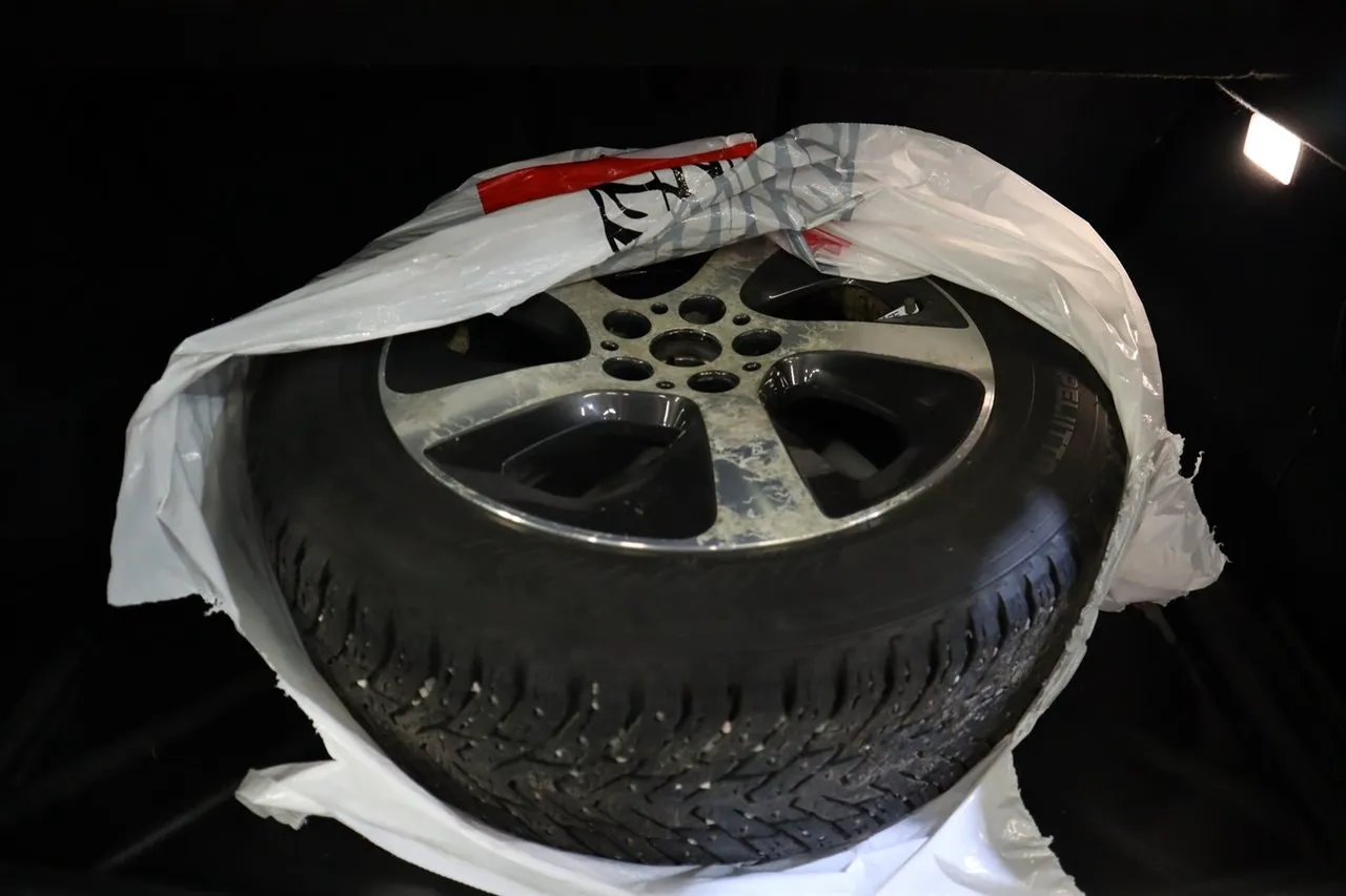 Vehicle image 21