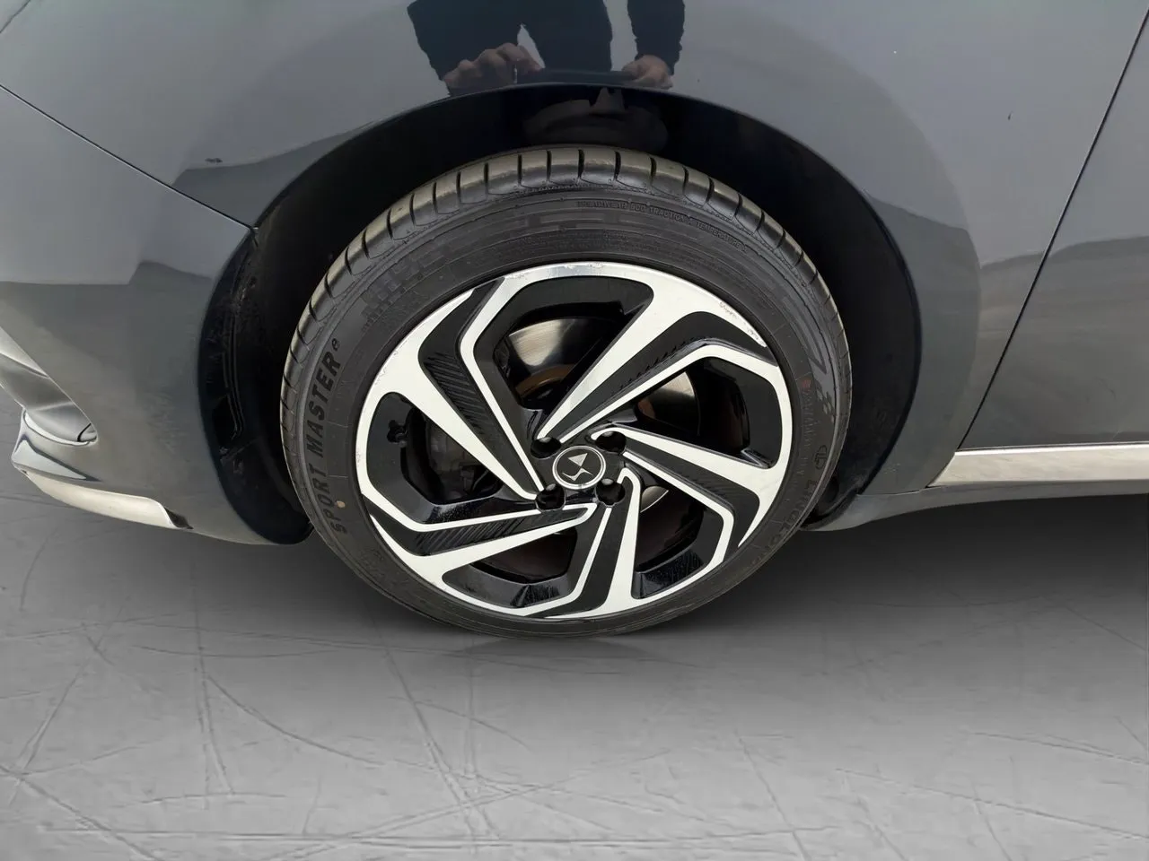 Vehicle image 25
