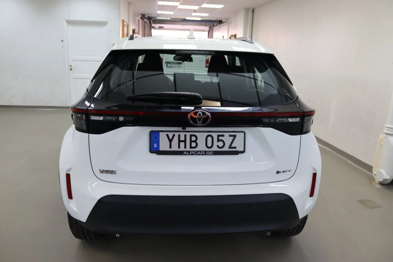 Vehicle image 6