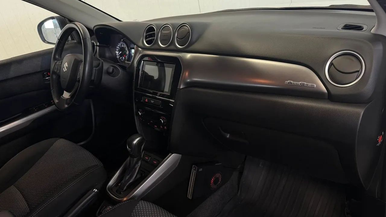 Vehicle image 7