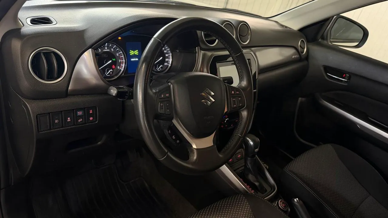 Vehicle image 15