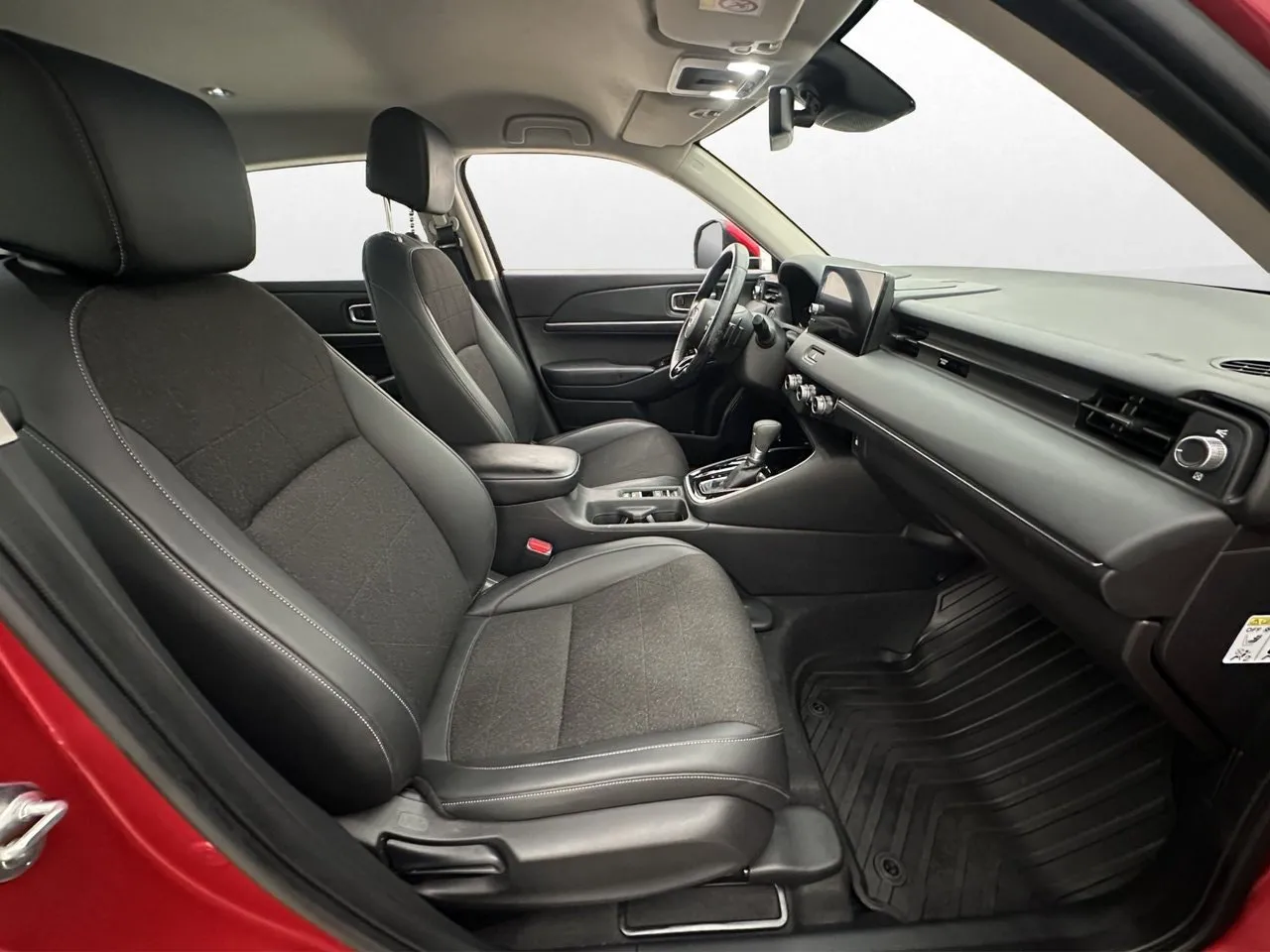 Vehicle image 25