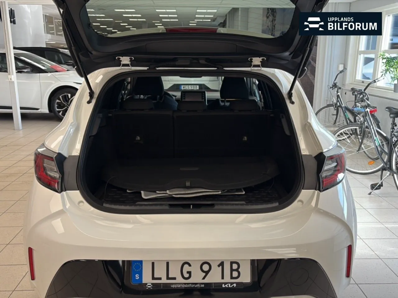 Vehicle image 13