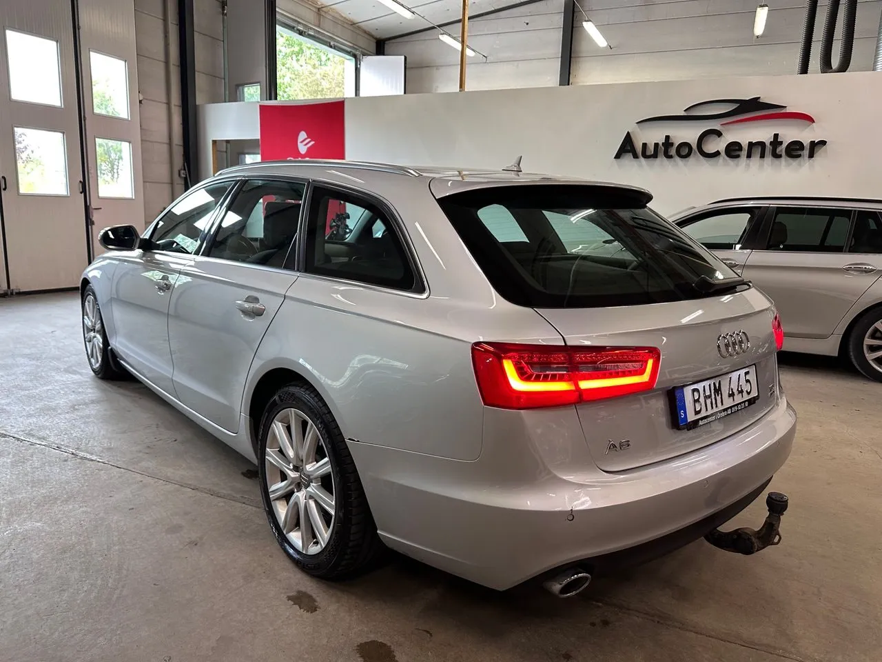 Vehicle image 5