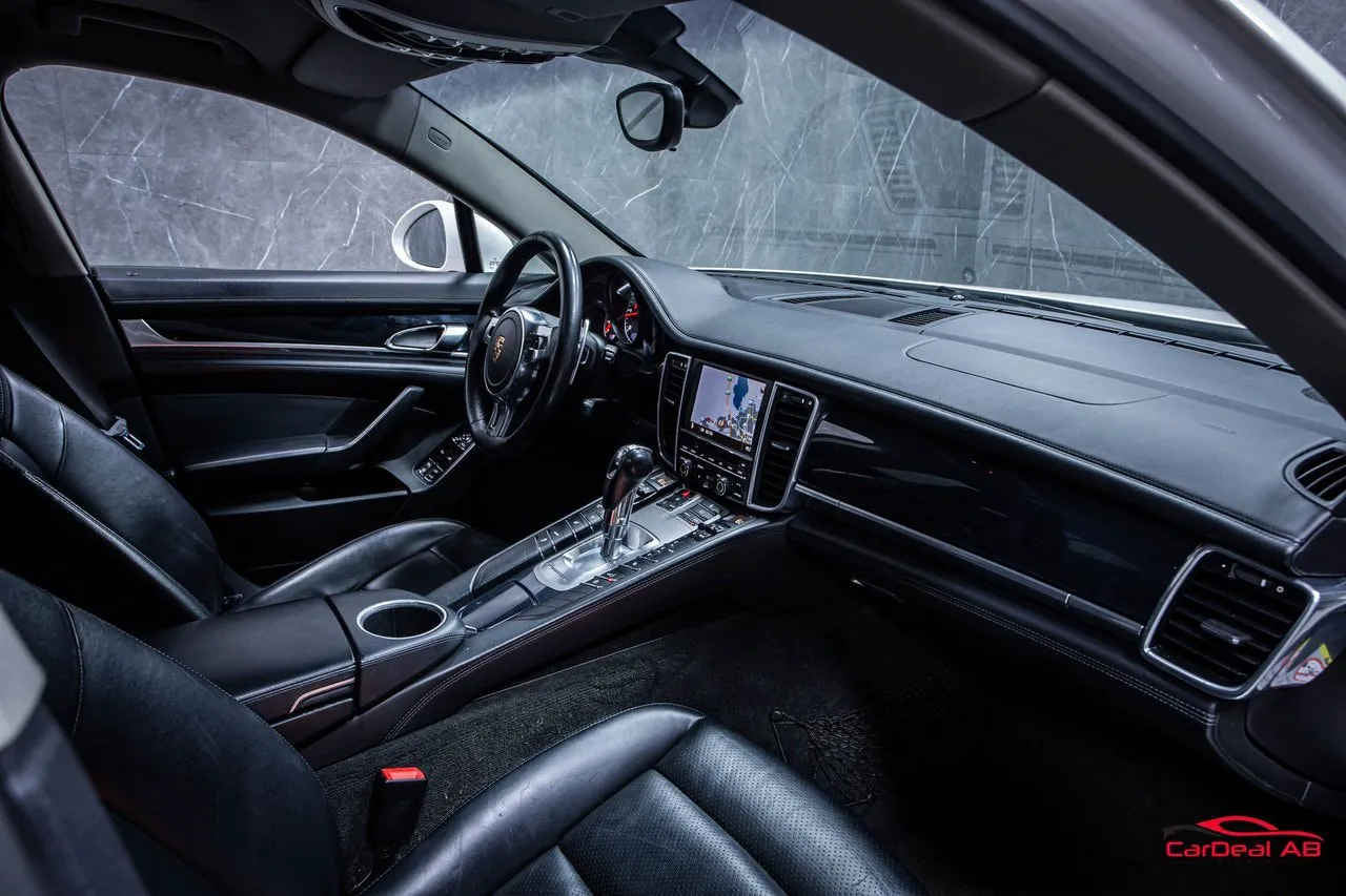 Vehicle image 15