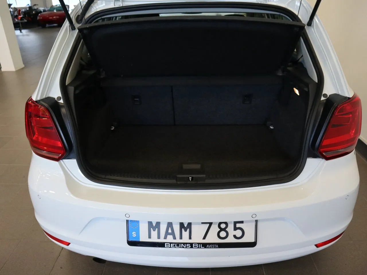 Vehicle image 4