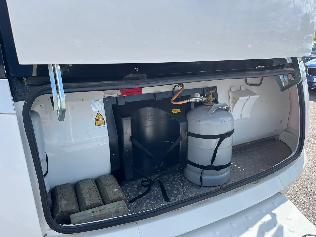 Vehicle image 22