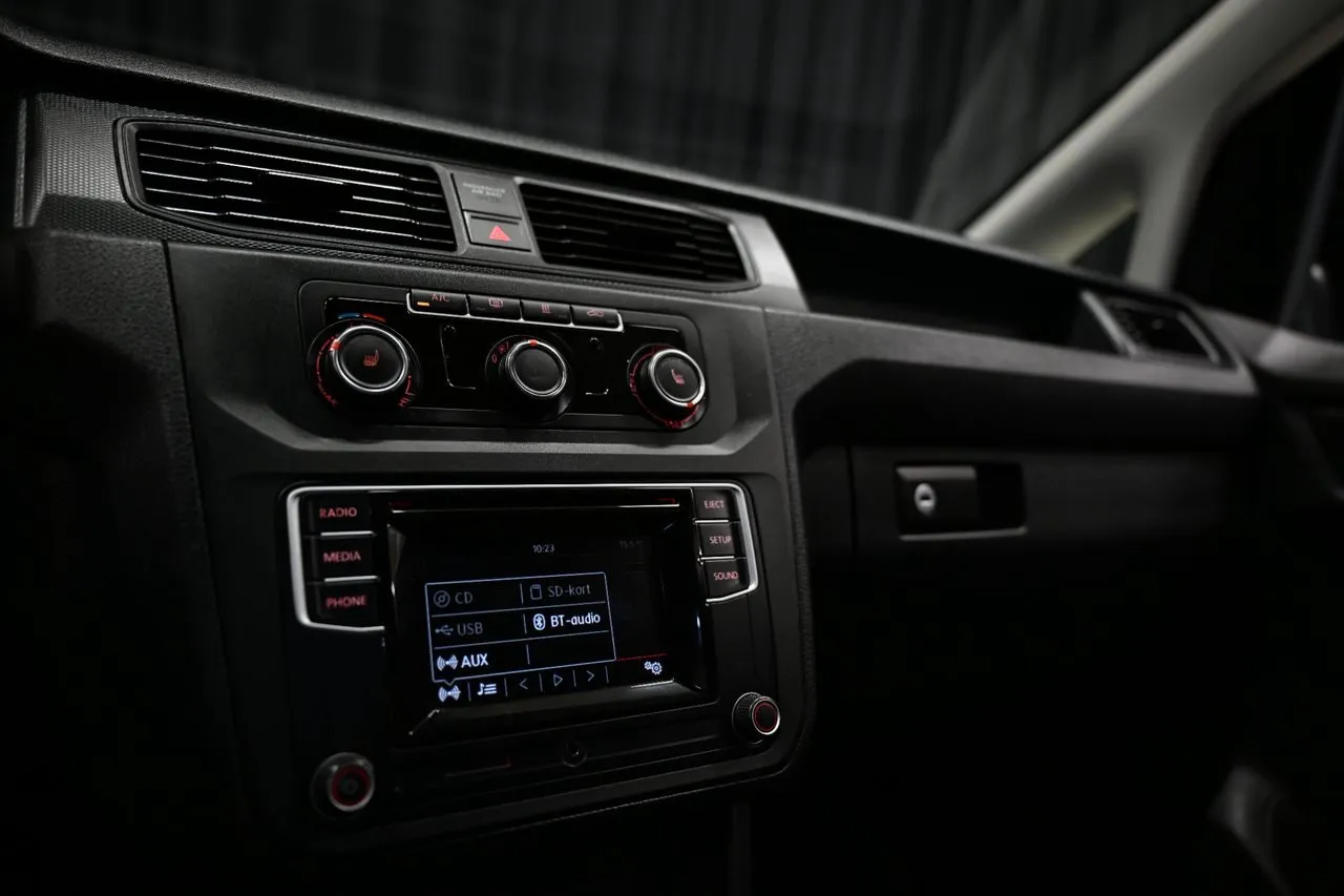 Vehicle image 25