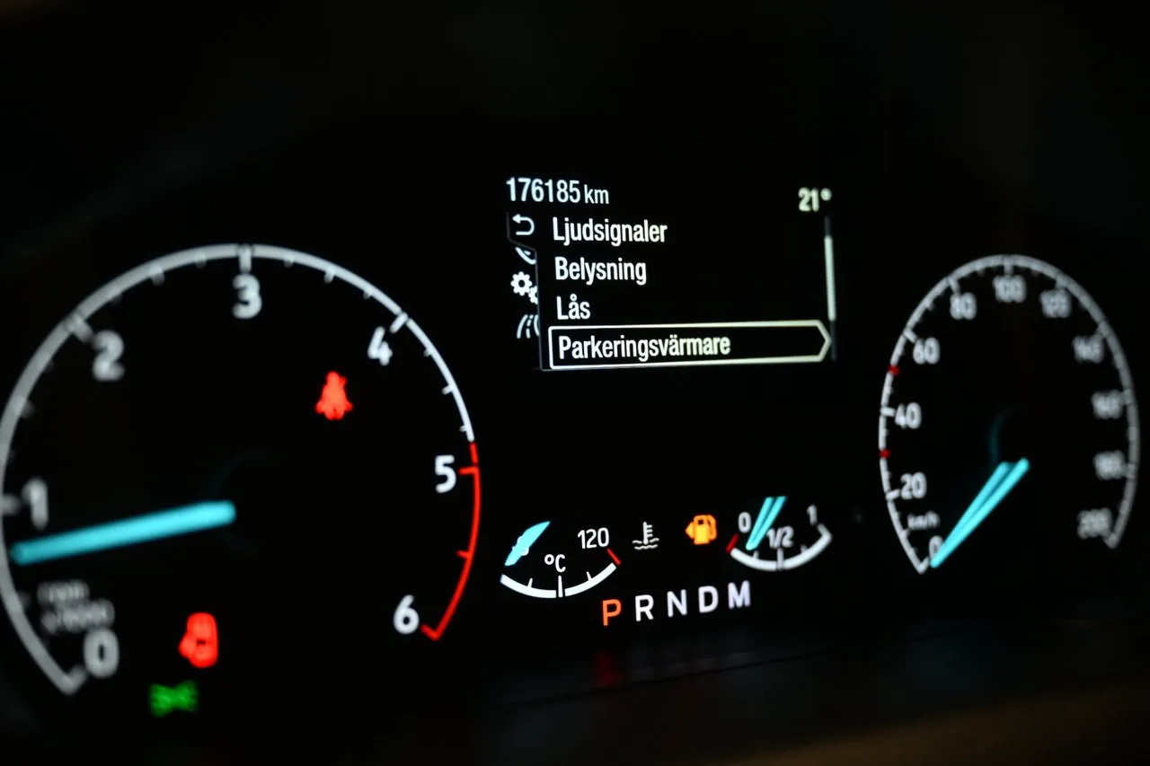 Vehicle image 32