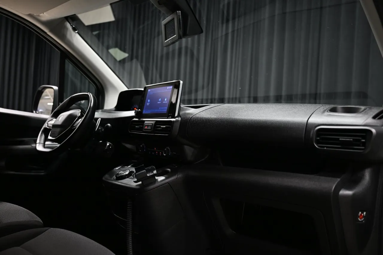 Vehicle image 30