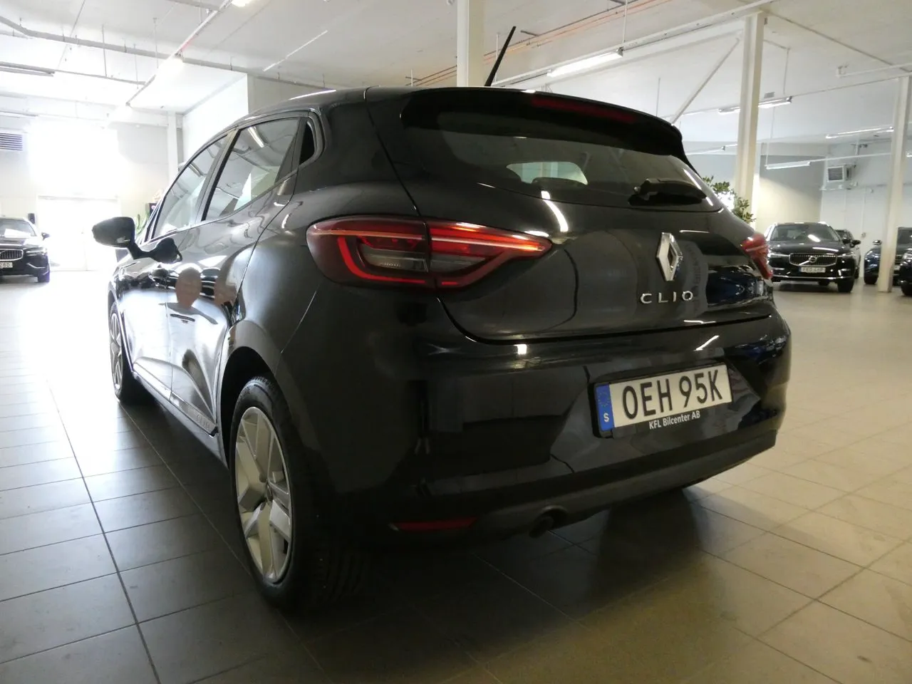 Vehicle image 6