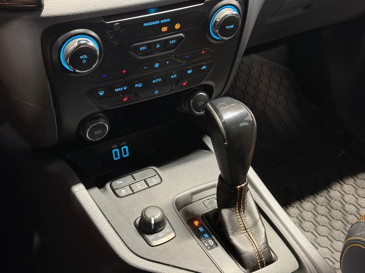 Vehicle image 17